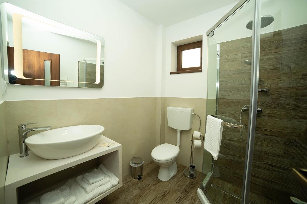 Pensiunea Casablanca Reghin Exterior foto