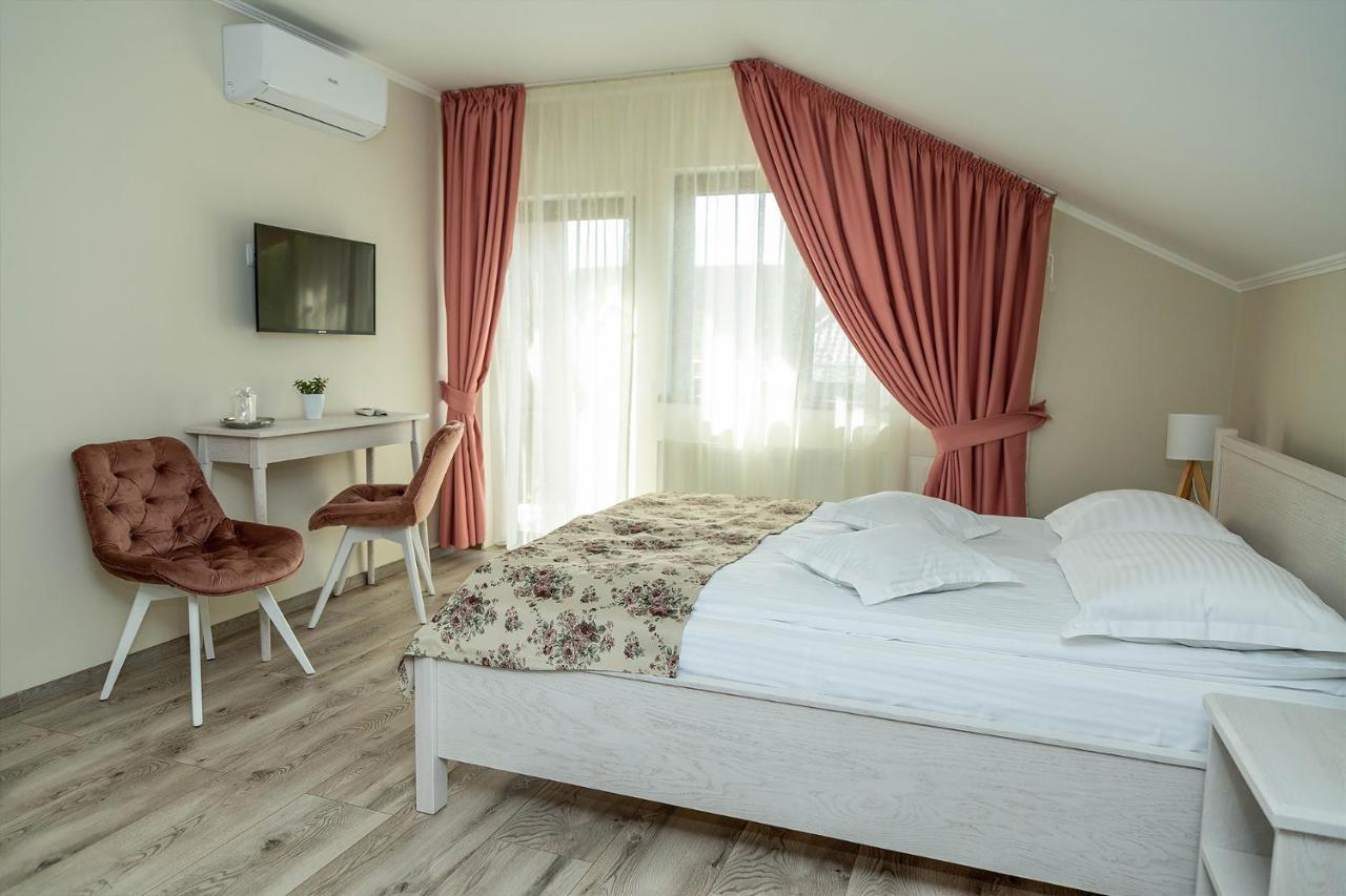 Pensiunea Casablanca Reghin Exterior foto